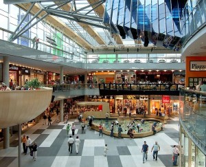 De långsiktiga aktieaffärer kommer förmodligen att gå in i varje butik i gallerian och studera produkter och anställda. Den kortsiktiga traderna kommer däremot inte bry sig om att gå i affärer. Han kommer att sitta på bänken i mitten av köpcentret och istället studera hur kunderna rör sig in och ut ur centrets många affärer.